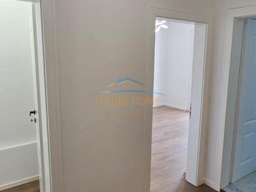 Shitet, Apartament 1+1+Depo, Rruga Kongresi i Lushnjes, Tirane.