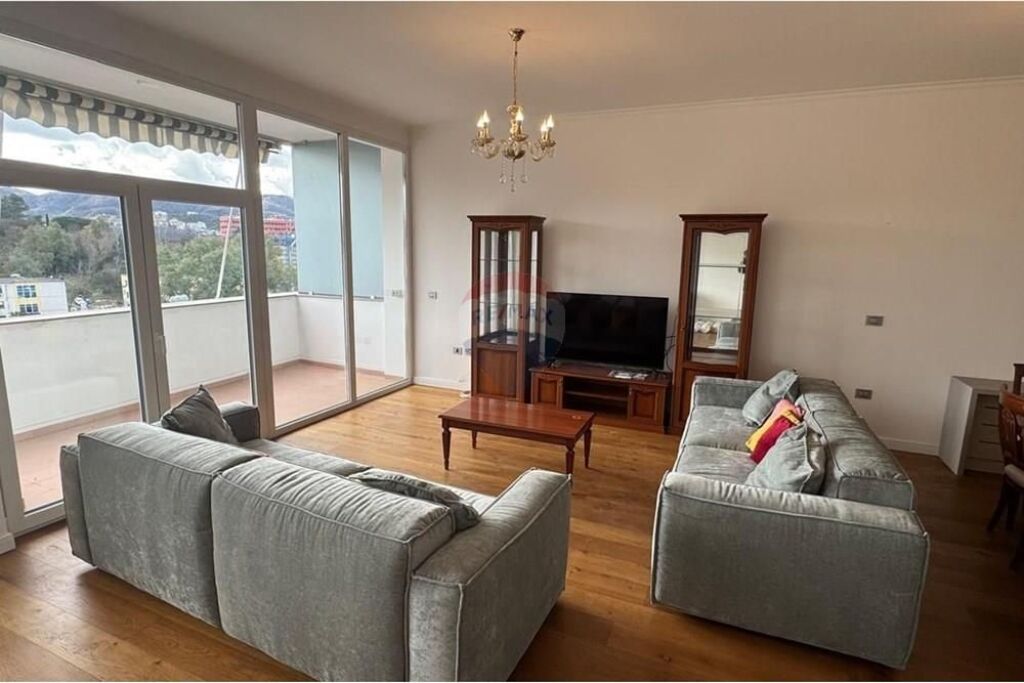 4+1 apartment for rent in Bllok, near Garda!