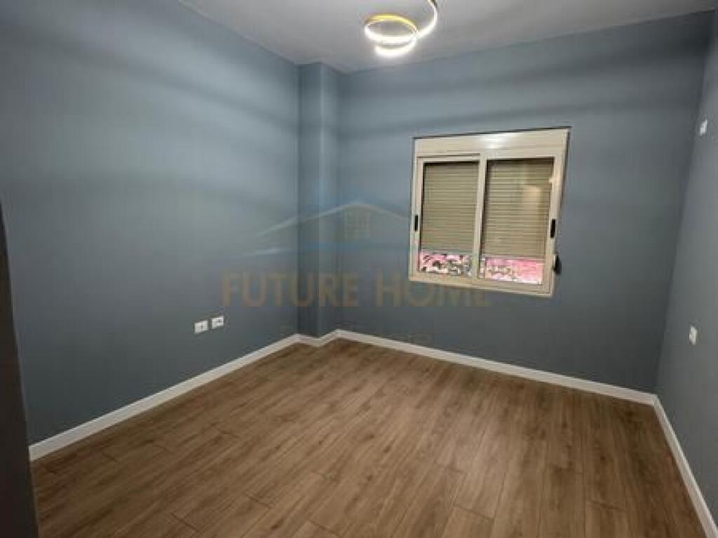 Shitet, Apartament 2+1,Fresk, Tirane