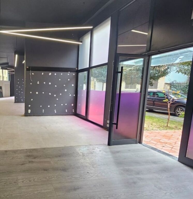 ✨ In Affitto – Unità Commerciale 205 m² nel Cuore di Tirana