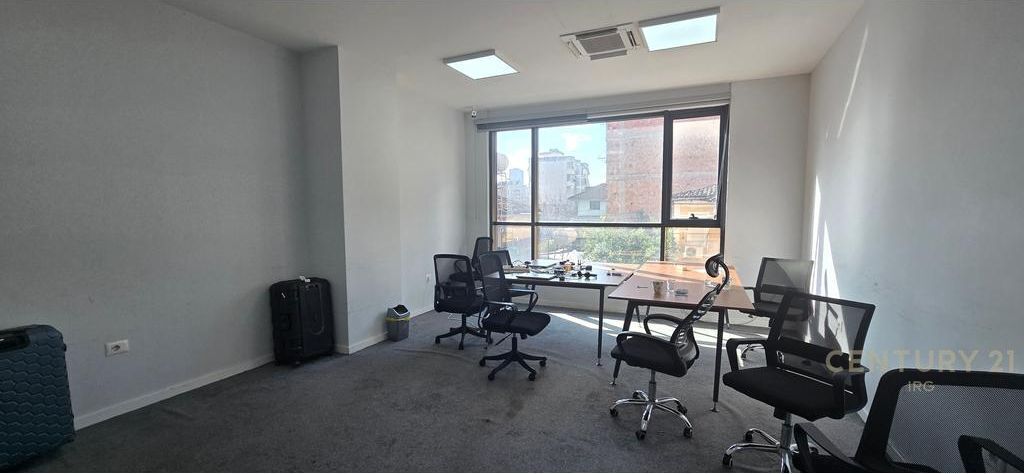 BUSINESS PREMISES ON HOXHA TAHSIM STREET!