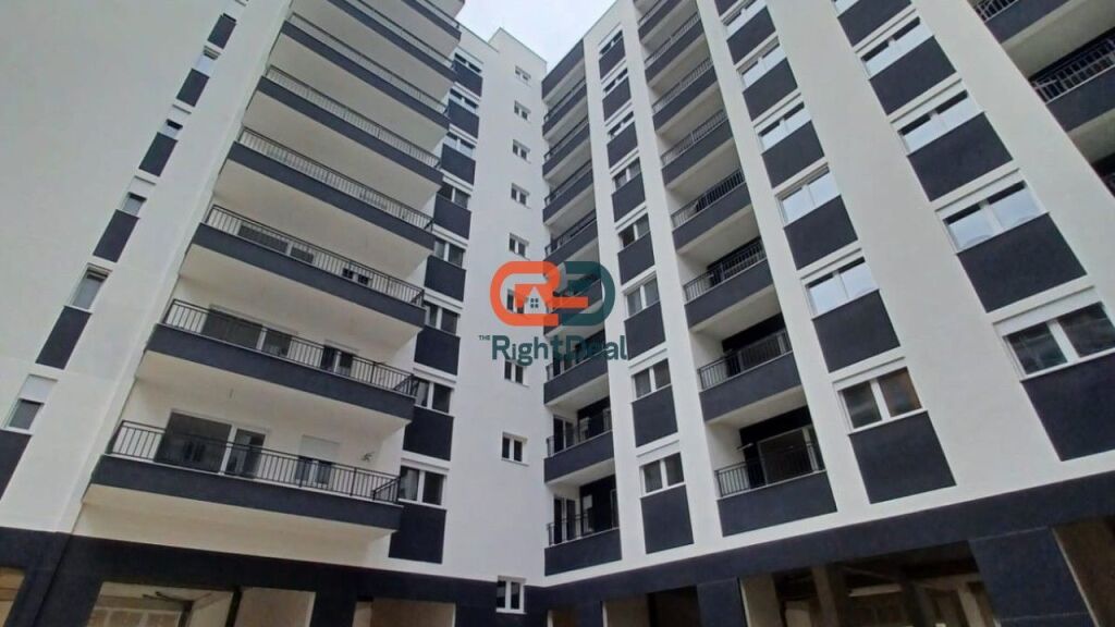 Ne Paskuqan Tek Platinium 1 ,Shitet Apartament 2+1+2 Me Planimetri Te Rregullt!!!