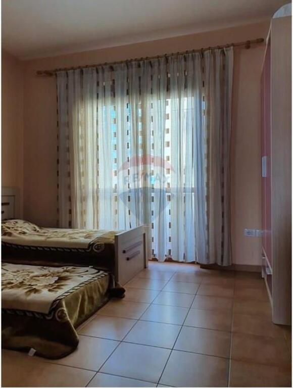 Villa for rent in Komuna Parisit