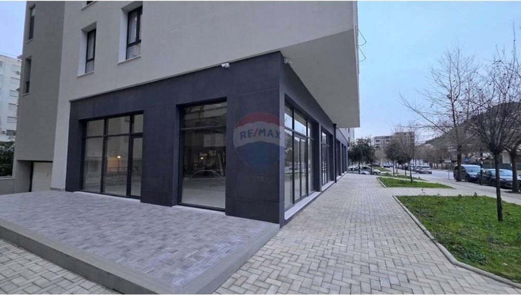 🏬 Premium Business Space for Rent – Lungomare, Vlorë