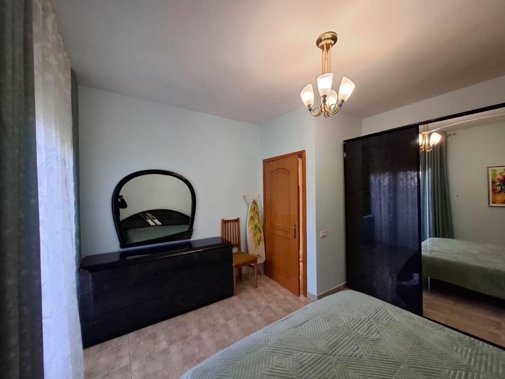 Jepet me qera 1+1 te Komuna e Parisit