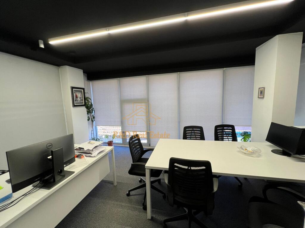 🏢 UFFICIO IN AFFITTO – Pazari i Ri, Tirana