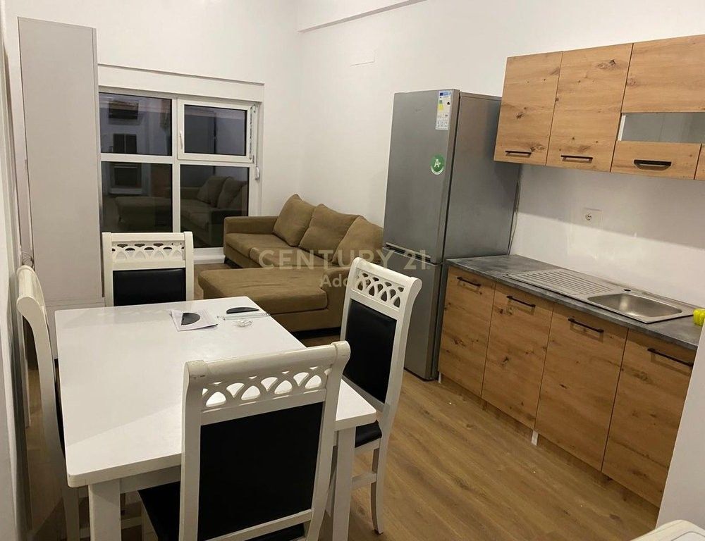 JEPET ME QIRA APARTAMENT 1+1 TEK KOPMLEKSI KADIU