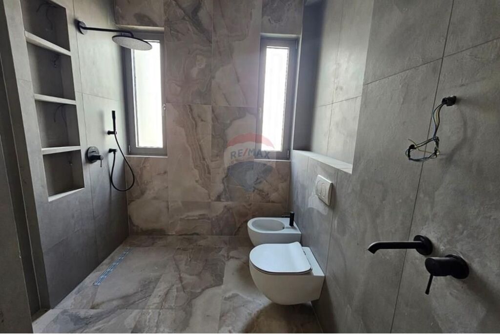 Shitet Apartament 3+1+2 në Green Valley Residence