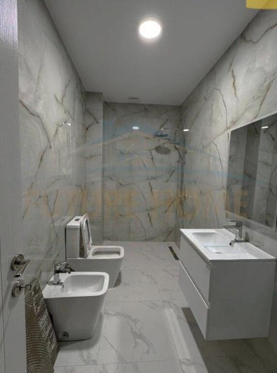 Shitet, Apartament 2+1,Fresk, Tirane