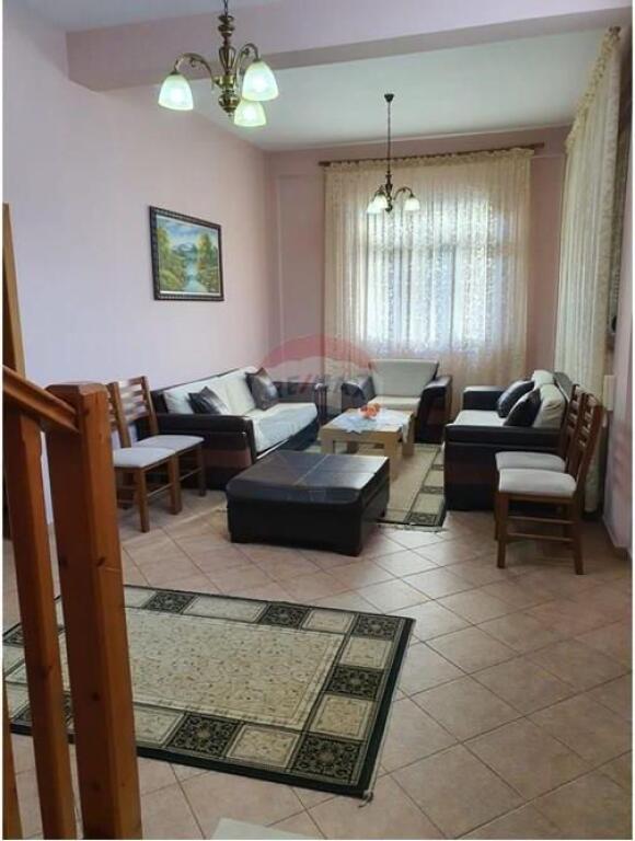Villa for rent in Komuna Parisit