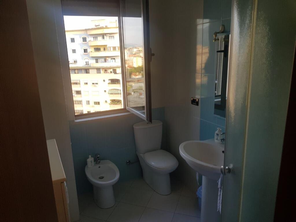 Affittasi appartamento 1+1 📍 Pazari i Ri, Tirana!!!