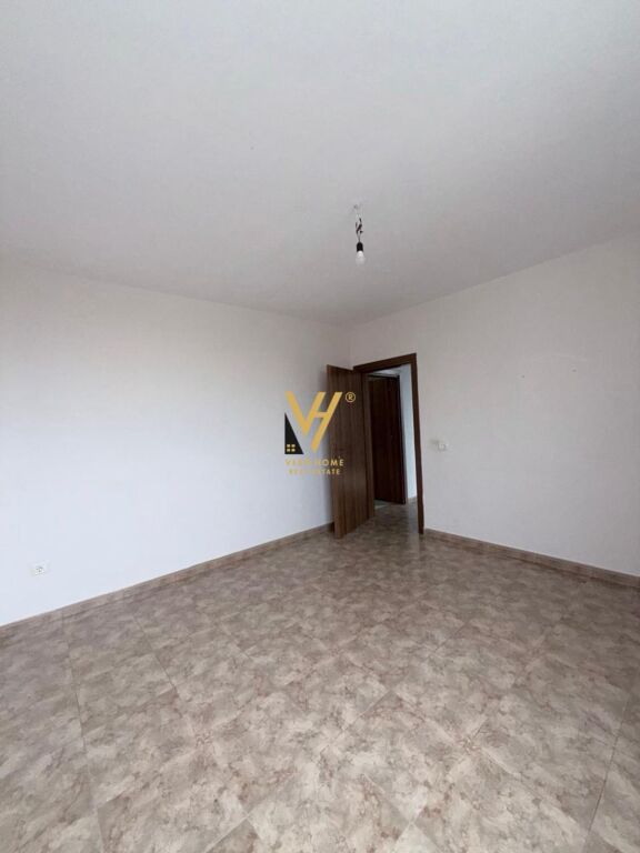 LOCALE COMMERCIALE DI 78 M2 IN AFFITTO PRESSO L'EX ESPOSIZIONE 50.000 LEKE