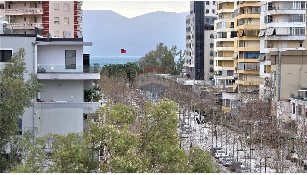 Apartament 2+1+2 ne shitje ne Bulevard