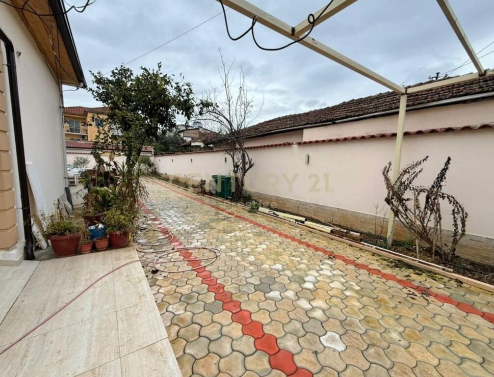 ✨ Jepet me Qira – Vile 2+1 e Rehatshme në Xhamllik, Tirane