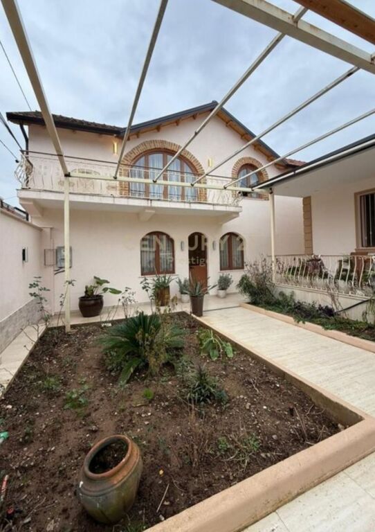✨ Jepet me Qira – Vile 2+1 e Rehatshme në Xhamllik, Tirane