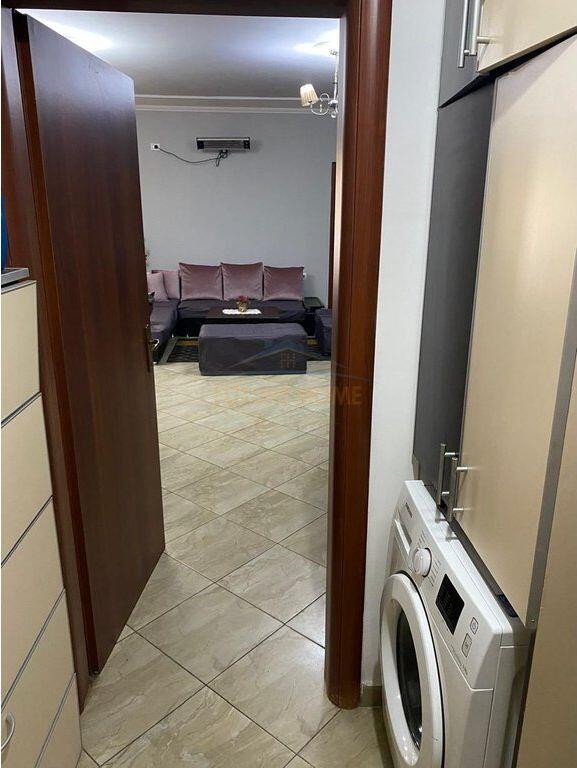 Shitet , Apartament 2+1 , Fresku , Tiranë.
