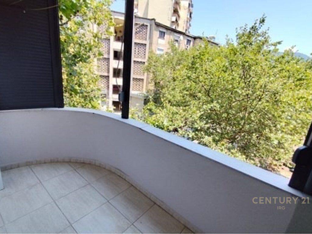 Apartament 2+1 per shitje te Ali Demi