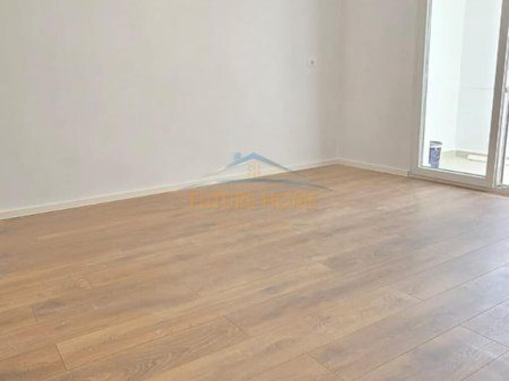 Shitet, Apartament 1+1+Depo, Rruga Kongresi i Lushnjes, Tirane.