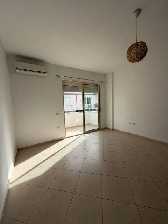 Apartament per Qira 1+1+Parkim liqeni thate