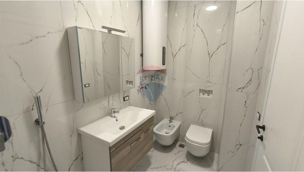 Appartamento - In Affitto - Ex Campo di Aviazione, Tirana