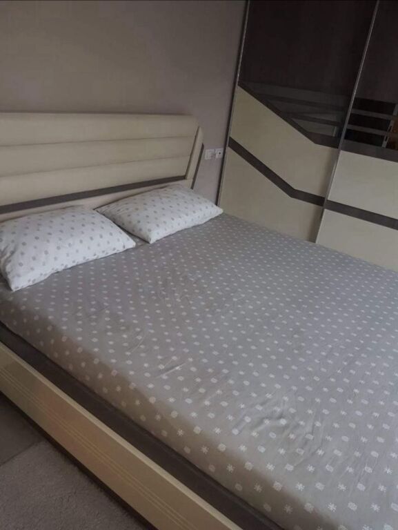 🏠 JEPET ME QIRA 1+1 – BULEVARDI I RI 📍 Rruga Jordan Misja💶 570 € / muaj