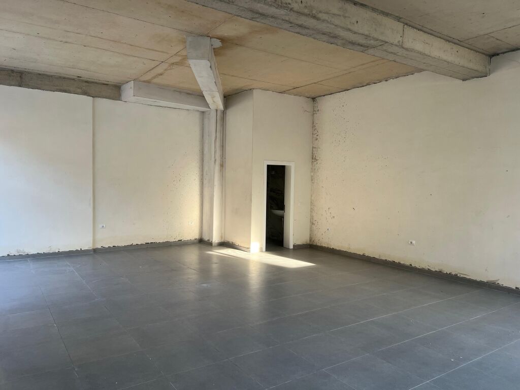 Tirane, shitet ambjent biznesi Kati 0, 81 m² (selite)