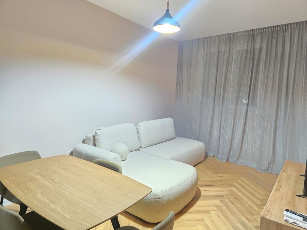 Apartament me qira 1+1 përballë American 3