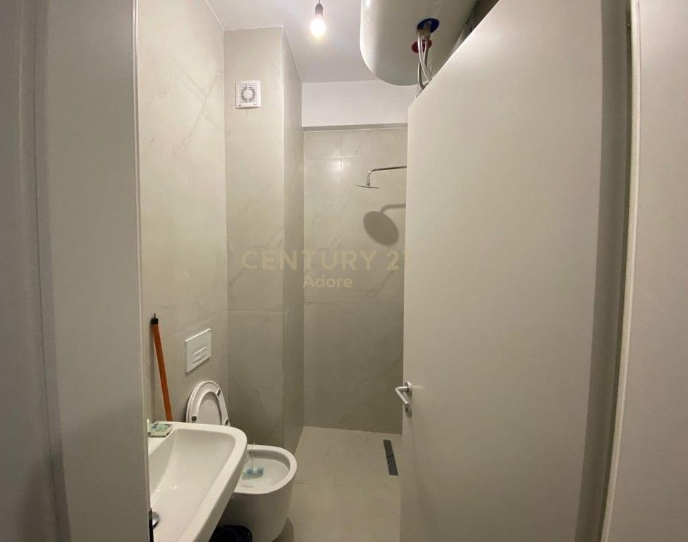 JEPET ME QIRA APARTAMENT 1+1 TEK KOPMLEKSI KADIU