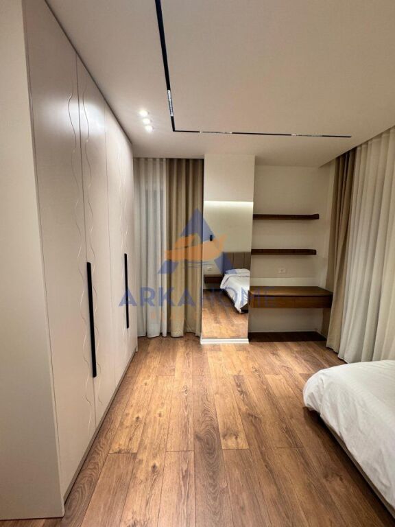 JEPET ME QERA APARTAMENT 2+1 "TEK XHAMLLIKU" 900 EURO