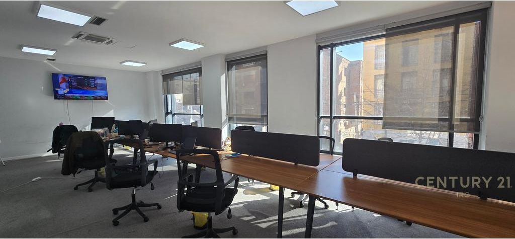 BUSINESS PREMISES ON HOXHA TAHSIM STREET!