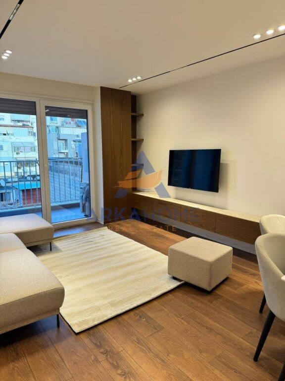 JEPET ME QERA APARTAMENT 2+1 "TEK XHAMLLIKU" 900 EURO