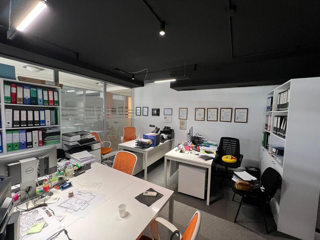 Affittasi Ufficio – Pazari i Ri, Tirana!!