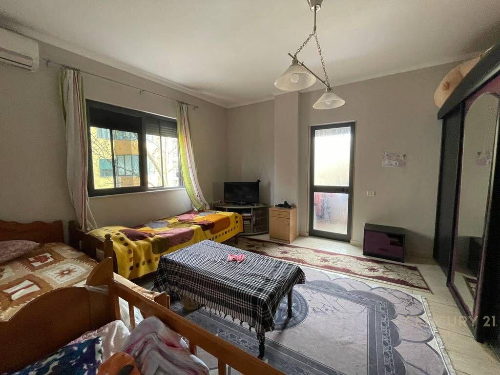 Apartament 2+1 per shitje te Ali Demi