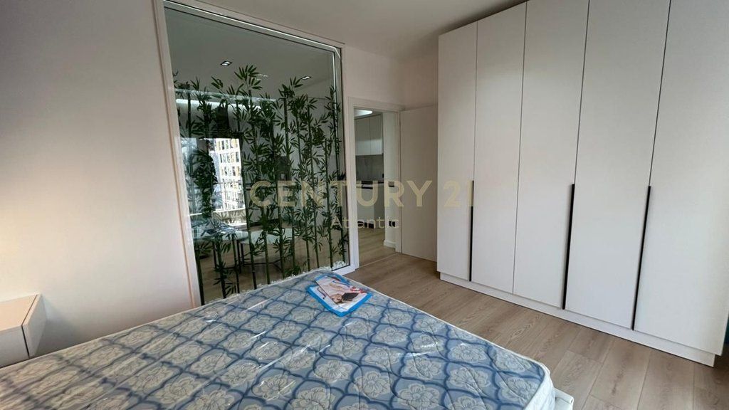 SUPER APARTAMENT 1+1 PER SHITJE TEK ISH STACIONI TRENIT