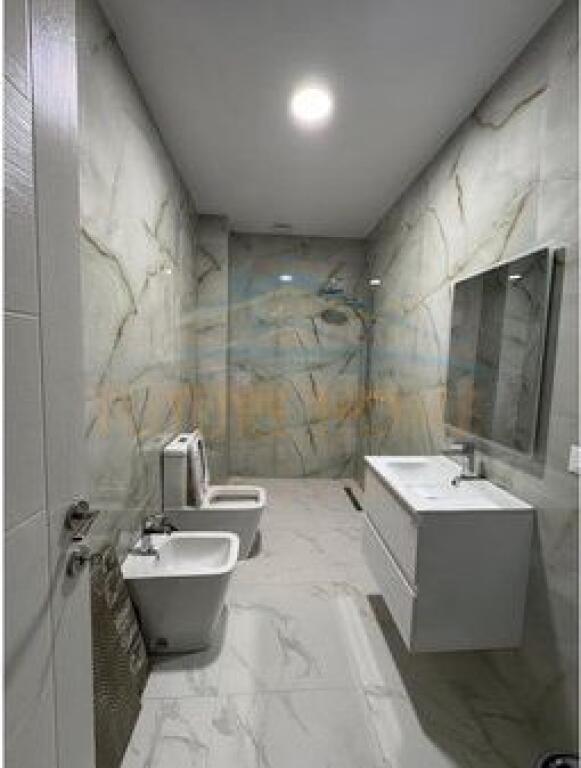Shitet, Apartament 2+1,Fresk, Tirane