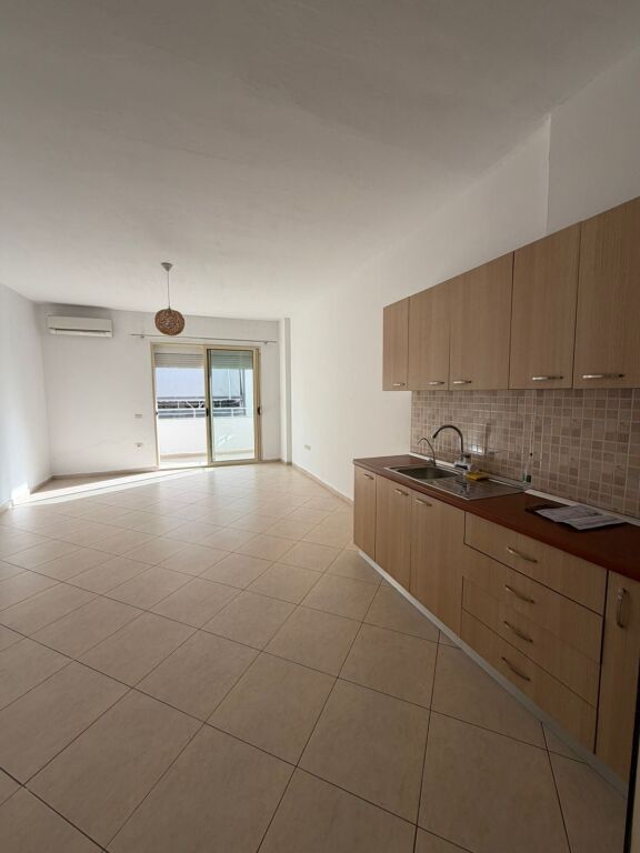 Apartament per Qira 1+1+Parkim liqeni thate