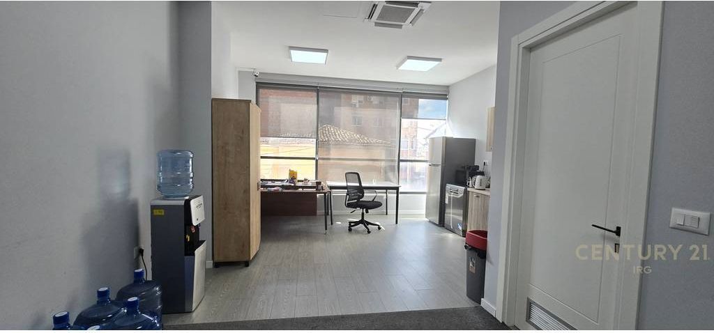 BUSINESS PREMISES ON HOXHA TAHSIM STREET!
