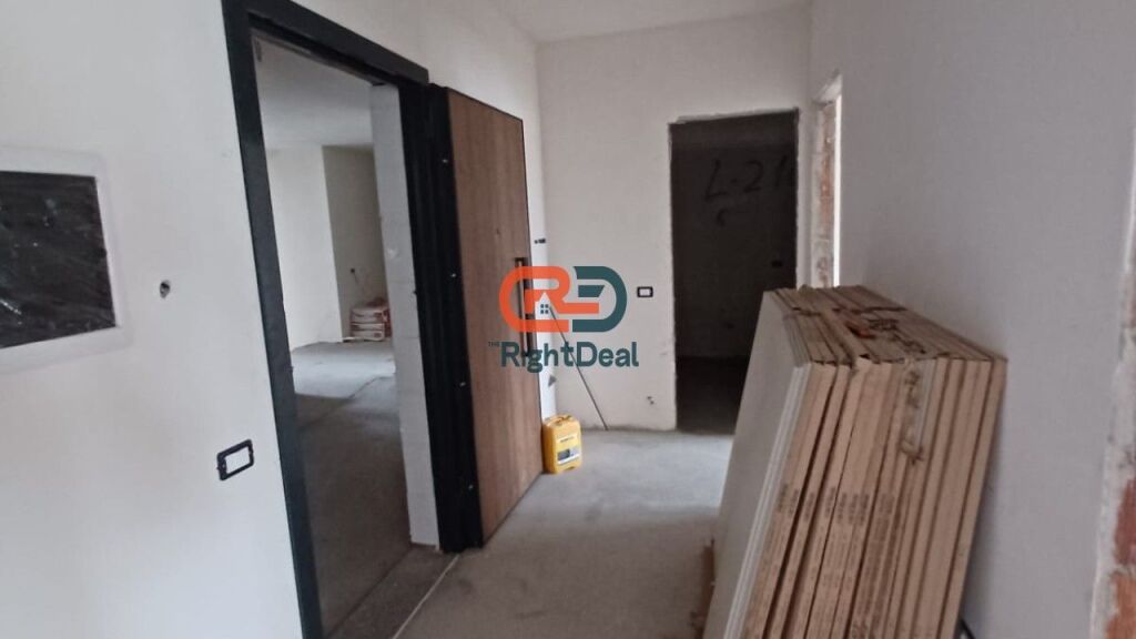 Ne Paskuqan Tek Platinium 1 ,Shitet Apartament 2+1+2 Me Planimetri Te Rregullt!!!