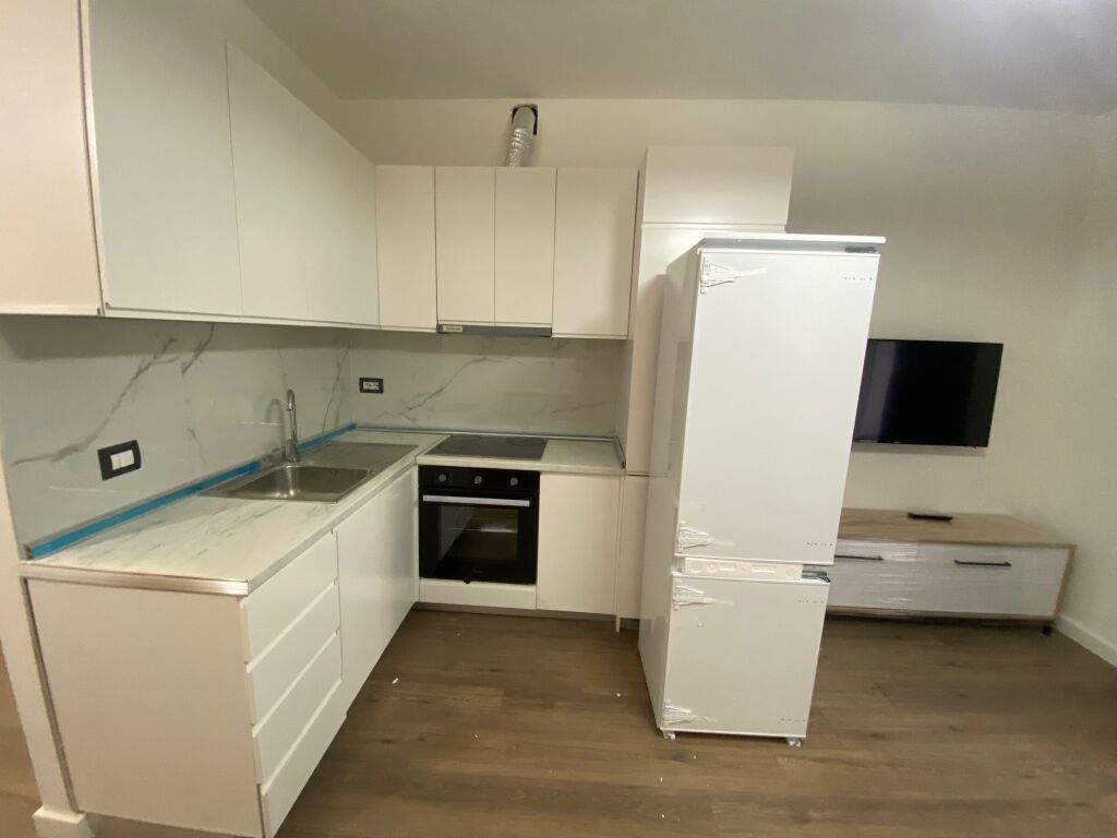 For sale 1+1, furnished with veranda, commune of Paris, 180,000 euros