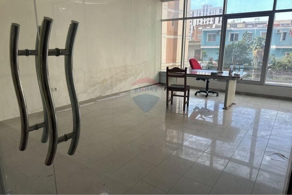 Shop for Sale - 📍 Near Conad, VLORE