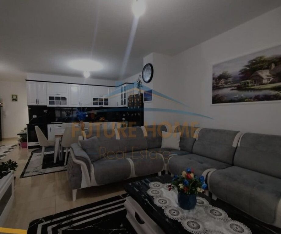 Shitet, Apartament 1+1, Kamez