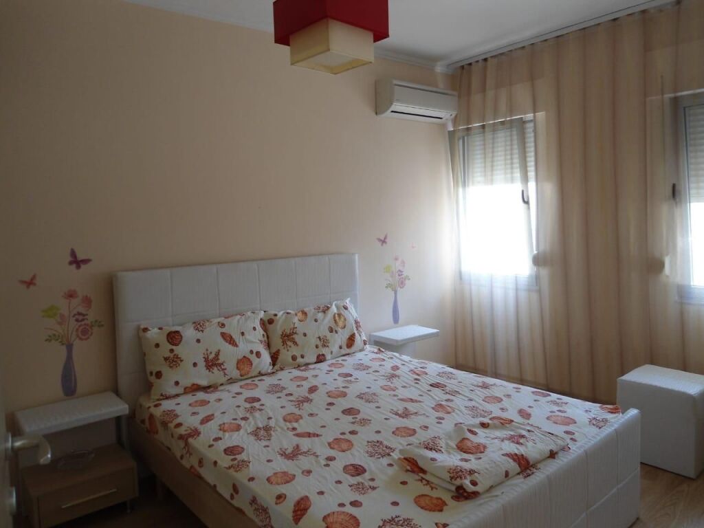 AFFITTASI 1+1+POSTO AUTO LAGO ASCIUTTO 630 €