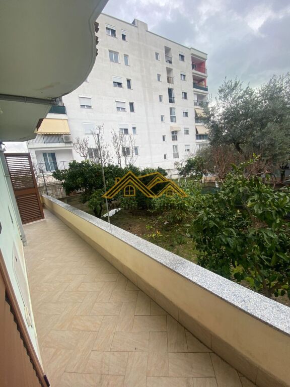 JEPET ME QERA AMBJENT BIZNESI DHE PER FAMILJE (SHTEPI PRIVATE 3+1)