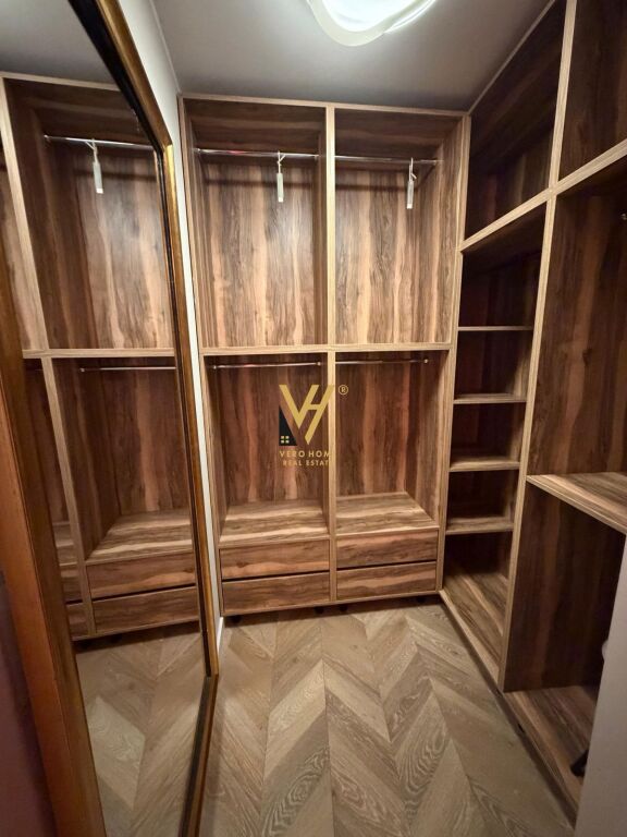 JEPET APARTAMENT 1+1+BLK ME QERA TE RRUGA ELBASANIT, PARK GATE 1.300 EURO