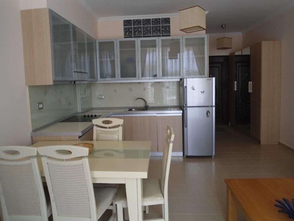 AFFITTASI 1+1+POSTO AUTO LAGO ASCIUTTO 630 €