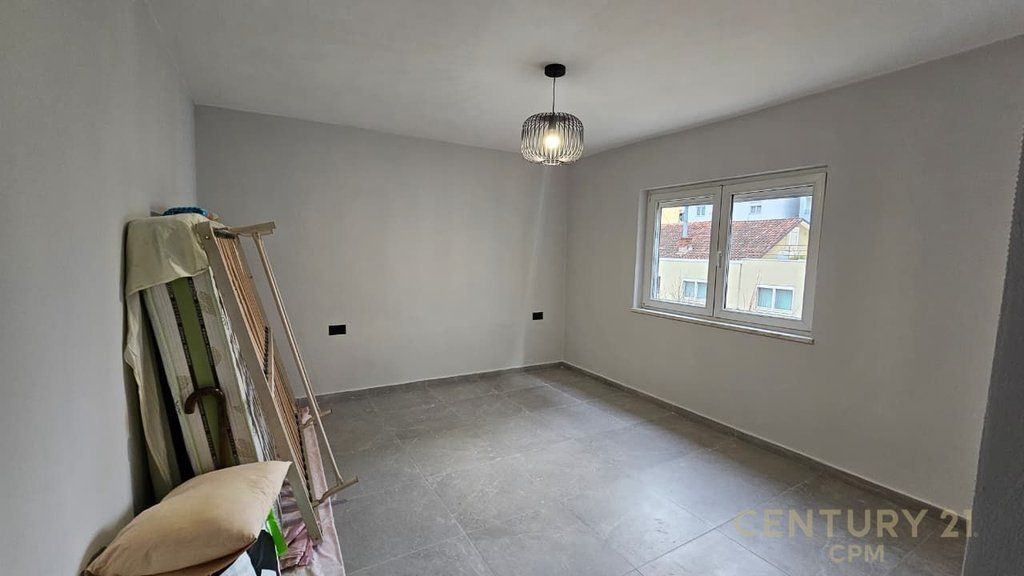 APARTAMENT ME QIRA 3+1 TEK PAZARI I RI