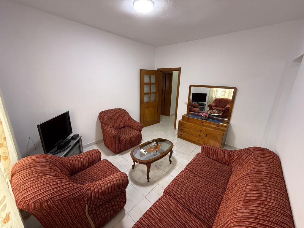 📣 QERA Apartament 1+1 Me Kuzhine Me Vete 📍 Prane Institutit Te Higjenes, Ambasada Amerikane 🛣️ Rruga "Qamil Guranjaku" ✨   🏢 Ndertim Ekzistues  🪜 Kati 6 (Pa Ashensor)  🛋️ I Mobiluar  📐 Siperfaqe 740 m2   💶 Cmimi 45.000 Leke i Pa Diskutueshem