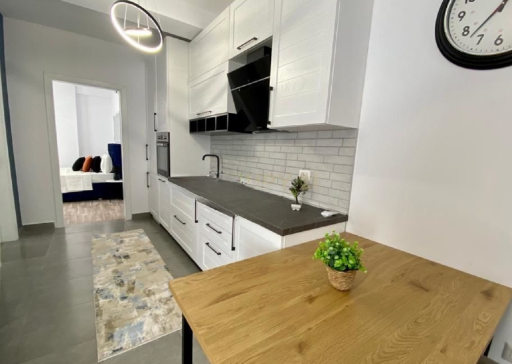 Jepet Apartament 1+1 – 21 Dhjetori, Mbrapa Mondialit    
