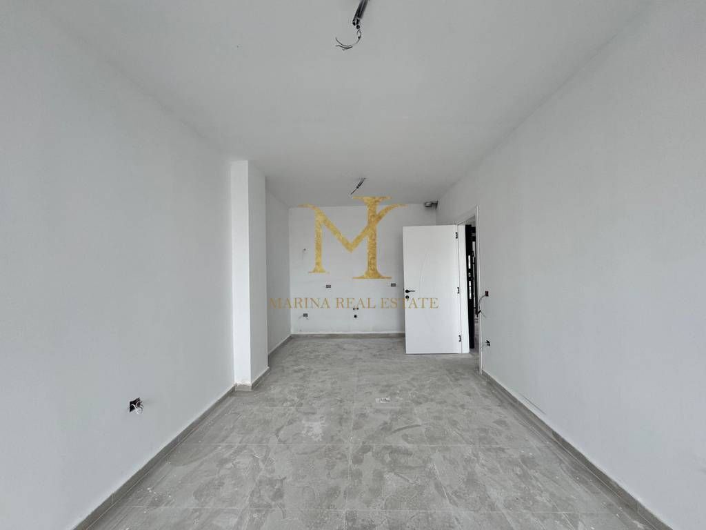 Shitet apartament 1+1, 70m2 Golem, tek Fafa Aqua Palace
