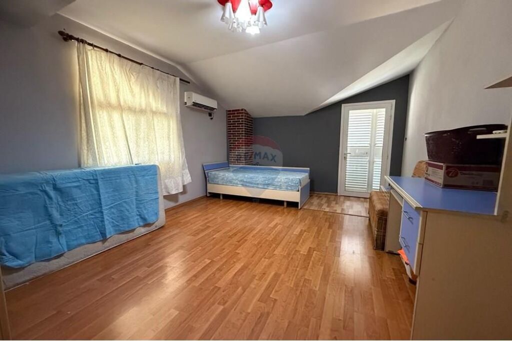 Villa di 3 piani in vendita vicino a Siri Kodres!